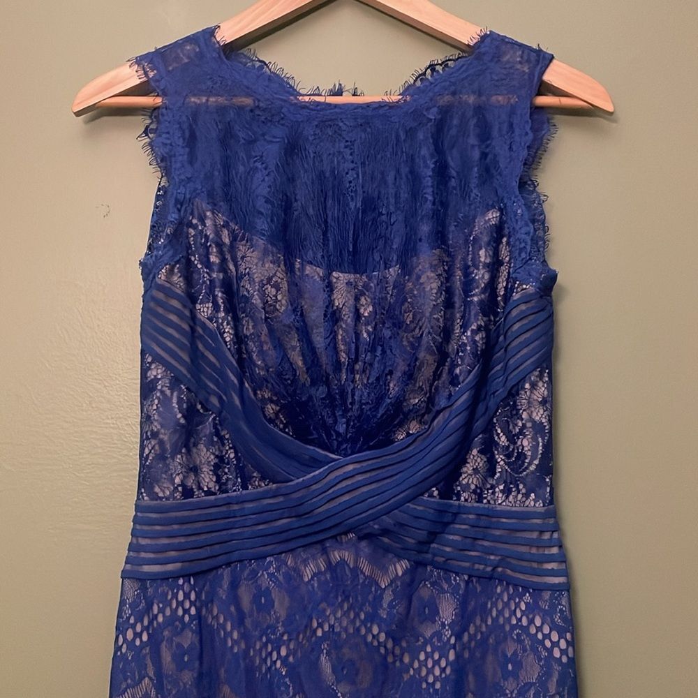 Tadashi Shoji Blue Chantilly Lace Sheath Boatneck Dress Sz 10P wedding Cocktail - Picture 5 of 9